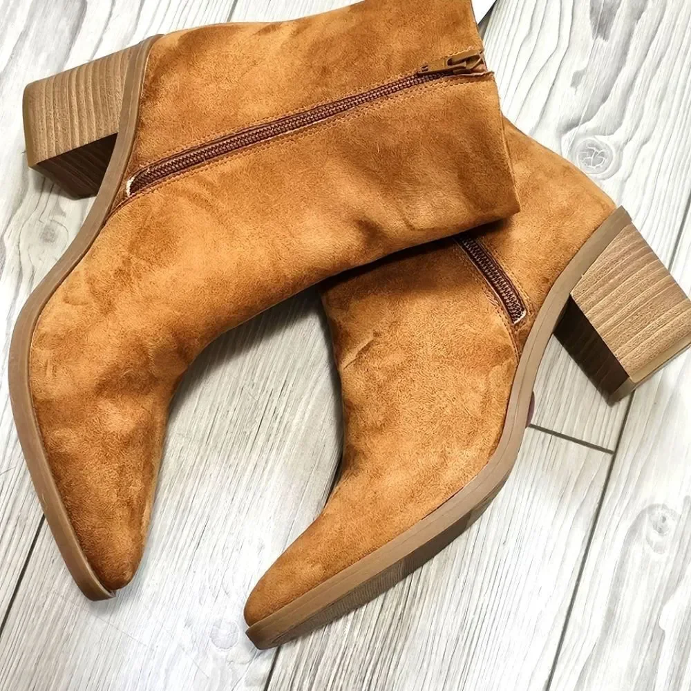 (36-3796)  Universal Thread Women's Gayle Ankle Boots Sz 8.5!